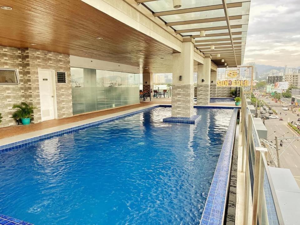 Luxanos Condo Place- Sunvida Tower Cebu Kültér fotó